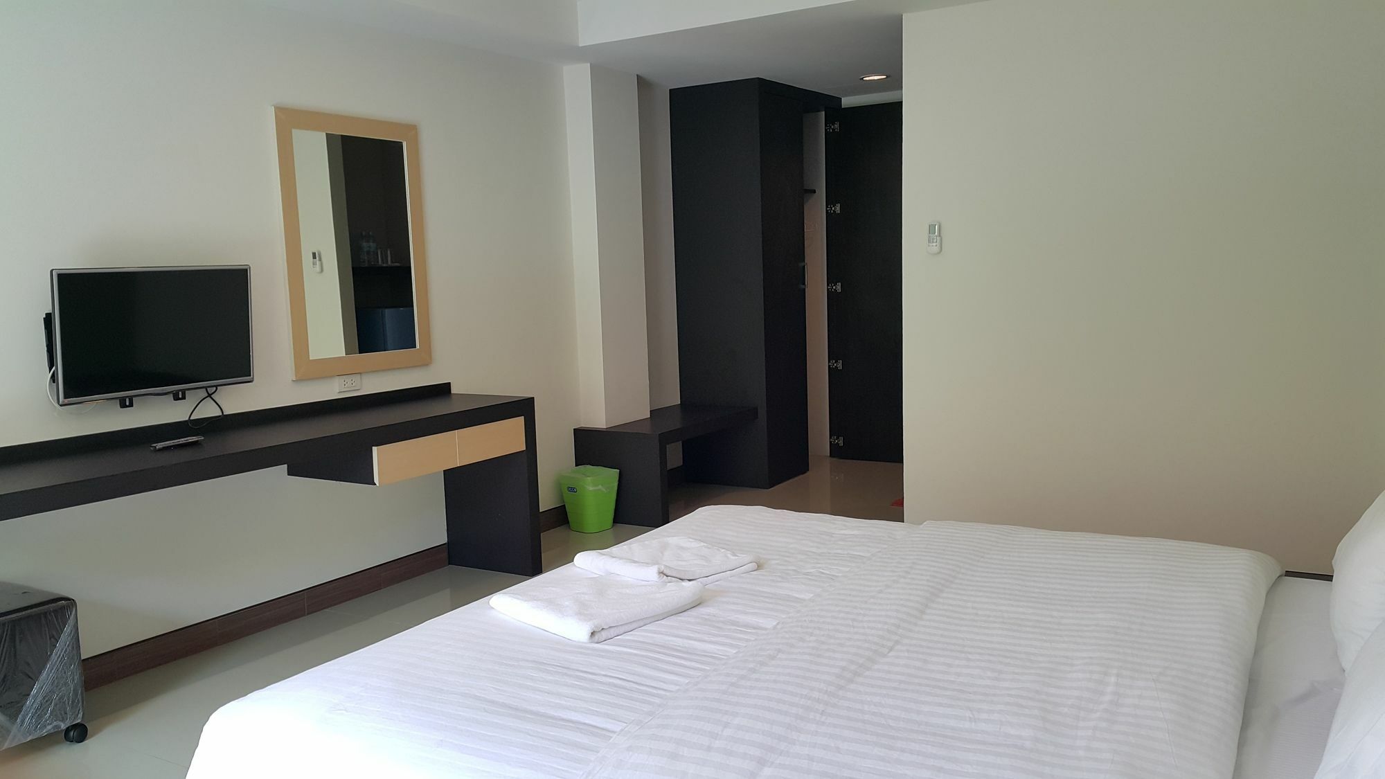 B Space Residence Nong Prue Esterno foto